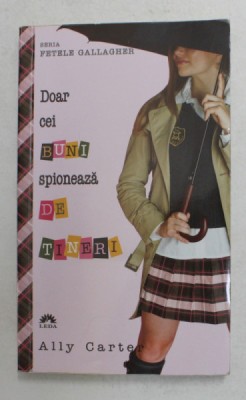 DOAR CEI BUNI SPIONEAZA DE TINERI , SERIA &amp;#039; FETELE GALLAGHER &amp;#039; de ALLY CARTER , 2012 foto