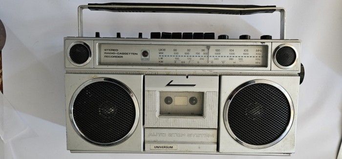 RADIOCASETOFON UNIVERSUM CTR-1531, CITITI DESCRIEREA VA ROG FRUMOS .