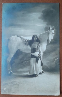 Fotografie tip carte postala, necirculata, tanara cu un cal, 1924 foto