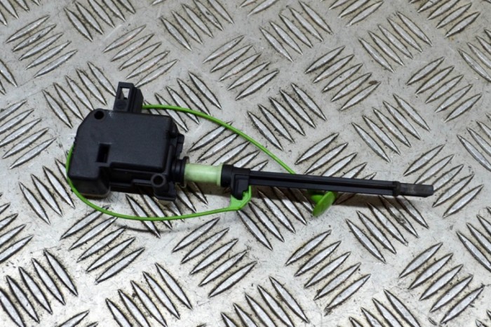 &Icirc;ncuietoare capac rezervor VOLVO V60 2015 OEM: 861131-36 13782920