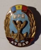 Cumpara ieftin Insigna AVSAP (Asociatia Voluntarilor in Sprijinul Apararii Patriei) RO comunism / alama &amp; email / prinderea, cu probleme; altfel, stare foarte buna