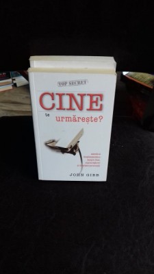 CINE TE URMARESTE? - JOHN GIBB foto