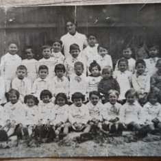 Copii de gradinita cu profesoara, 1939// fotografie tip CP