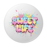 Cumpara ieftin Insigna rotunda Sweet Life, mesaj vesel multicolor, 58 mm, prindere cu ac metalic
