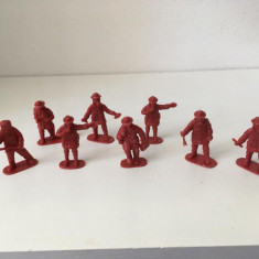 * Lot 8 figurine pompieri, cca 7cm, plastic rosu, 5cm