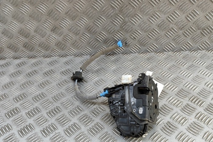 &Icirc;ncuietoare ușă st&acirc;nga spate AUDI Q2 GA 2024 OEM: 4G0839015L | 31951424