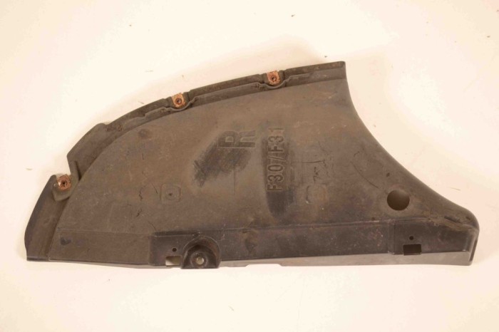 Scut motor dreapta spate BMW 3 F30, F80 2013 OEM: 51757258048,7258048