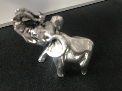 Delicat elefant argintat din alama argintata in miniatura,vechi,Italia,de decor. foto