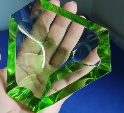 Scrumiera cristal verde fatetat, Art Deco - foto
