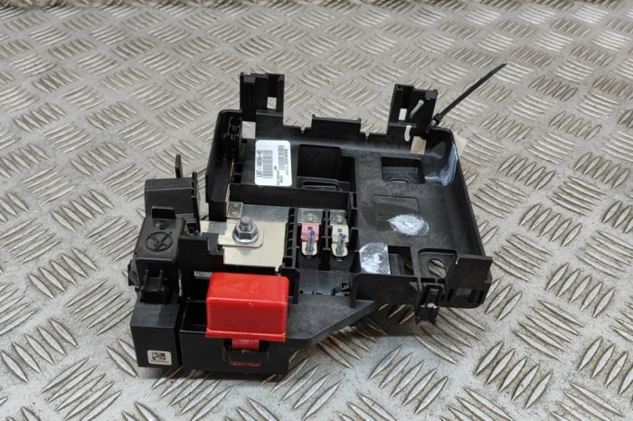 Unitate de distribuție a energiei FORD KUGA III DFK 2023 OEM: LX6T-14A094-HD | 26584657