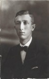 P3156N Portret de bărbat, studio Fotoglob, Brăila, 1921