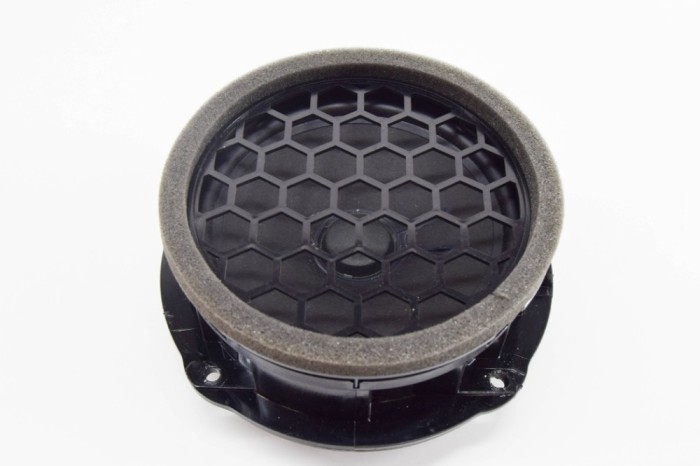 Difuzor ușă dreapta spate SKODA KAMIQ 2019 OEM: 3V0035411J 21615175