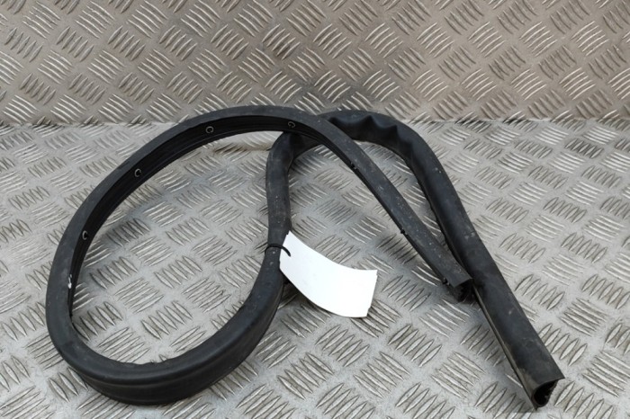 Garnitura de cauciuc ușă dreapta față CITRO&Euml;N C4 X BD_, BE_, BF_ 2024 OEM: 983310980 27530439
