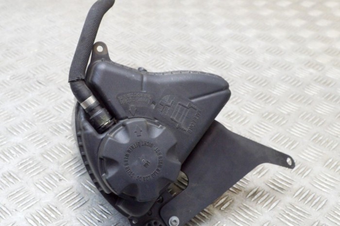 Vas de expansiune BMW 5 Touring F11 2011 OEM: 7601949 18062449