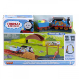 THOMAS SET DE JOACA CU LOCOMOTIVA MUDDY MOTORIZATA SI ACCESORII, Mattel