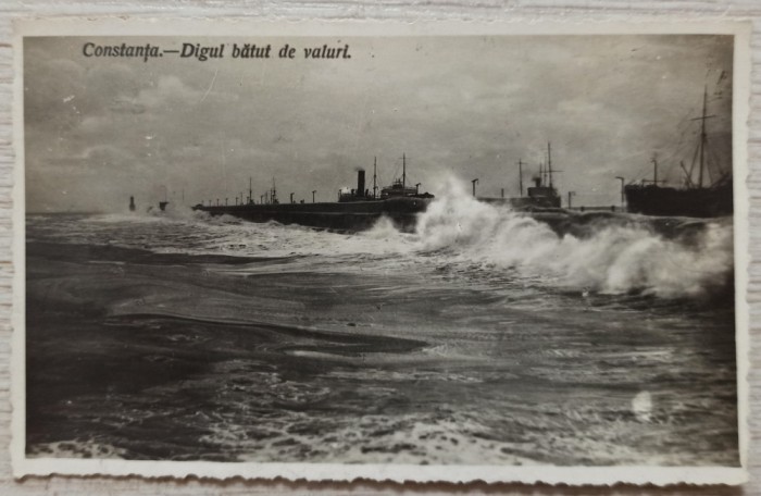 Constanta, digul batut de valuri// CP