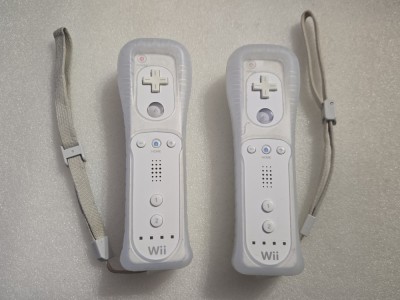 Kit Controller Nintendo Wii Remote Alb RVL-003 + husa protectie + curele de prindere foto