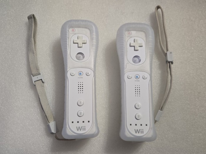 Kit Controller Nintendo Wii Remote Alb RVL-003 + husa protectie + curele de prindere
