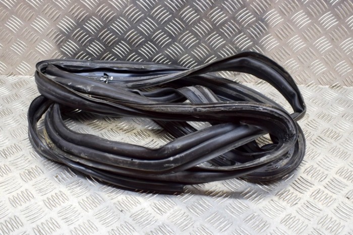 Garnitura ușă st&acirc;nga spate TESLA MODEL X 2020 OEM: 1118637-00-F | 13850478