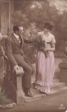 Portret de cuplu pe trepte, Scris 1920, Dimensiune 14 x 9 cm, Stare Buna