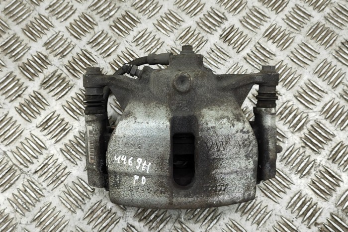 VW T-ROC A11 2023 OEM: 8V0615124 SKU: 25866482