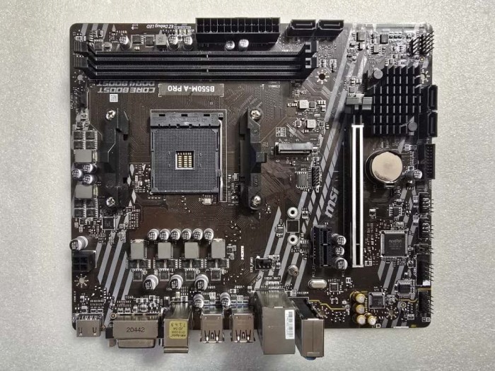 Placa de baza MSI B550M-A PRO, Socket AM4, DDR4, PCI-E - poze reale