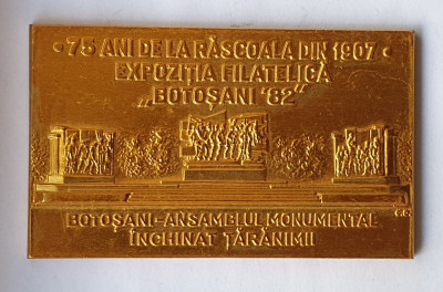 75 ani de la Răscoala Țăranilor din 1907 Ansamblu monumental - medalie Rara 1982 foto