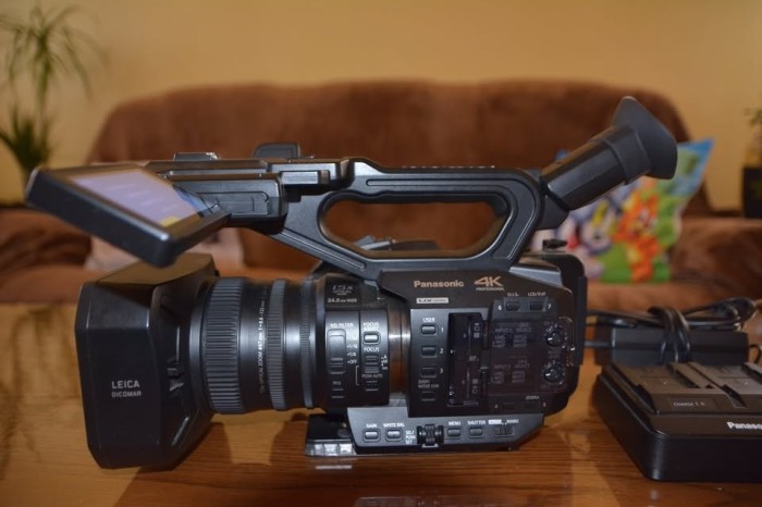 Camera Video Panasonic UX 90