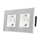 Priza dubla Luxion alba cu rama din aluminiu si protectie copii