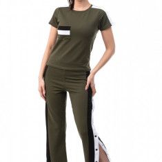 J917-14 Trening cu tricou si pantaloni aceesorizati cu capse