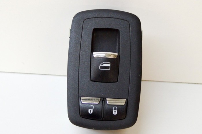 Buton geam ușă st&acirc;nga spate MASERATI QUATTROPORTE VI 2015 OEM: 5PG15DX9AB,10095653,670025405 15475147
