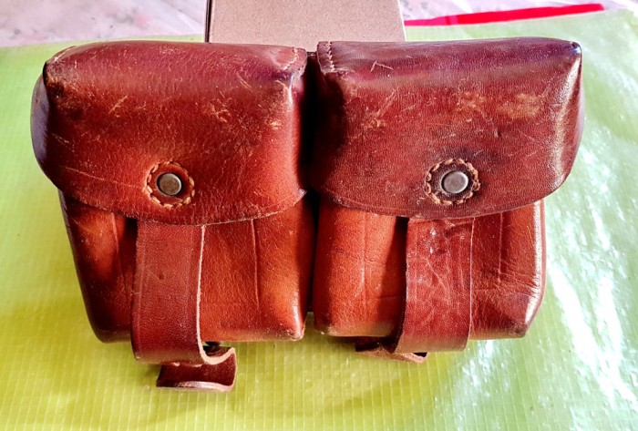 G262-Cartusiera militara RPR/RSR din piele groasa de bovina in stare buna. Marimi: 17/ 12 cm.