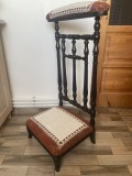 Scaun de rugăciune antic Prie-Dieu &ndash; Design elegant și ornamentat