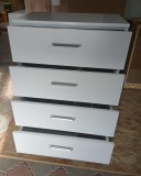 Comoda din pal la comanda