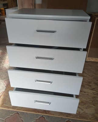 Comoda din pal la comanda foto