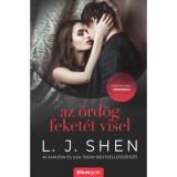 Az &ouml;rd&ouml;g feket&eacute;t visel - L.J. Shen