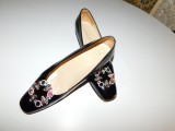 Brose pentru pantofi adaptabile , elegante , deosebite