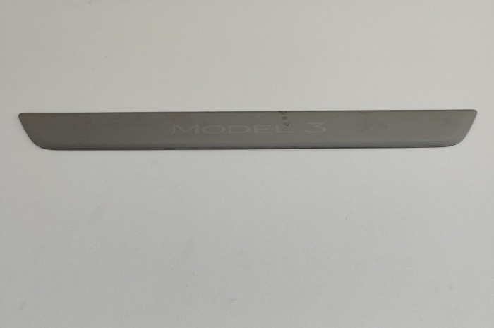 Ornament prag dreapta față TESLA MODEL 3 2019 OEM: 1504763-00-A 21629756