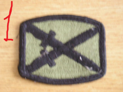 C7 31 - Ecuson tematica militara - strain - sabii incrucisate - piesa colectie! foto