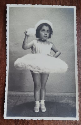 QW18 66 - Fotografie foarte veche - micuta balerina - anii 1950 foto
