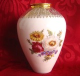 VAZA PORTELAN BAVARIA CU DECOR FLORAL CU TRANDAFIRI