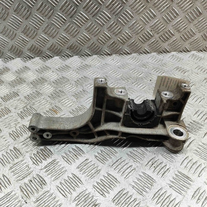 Suport stabilizator dreapta față PORSCHE Taycan 2022 OEM: 9J1413358A 31641821