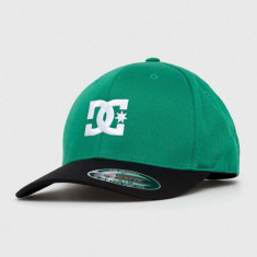 DC șapcă culoarea verde, neted