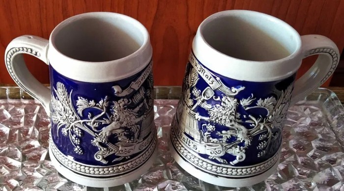 2 Căni ceramică GERTZ originale. detalii deosebite .Capacitate 300 ml.