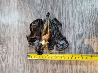 Doamna sezand- statueta din bronz pictat ND-18 foto