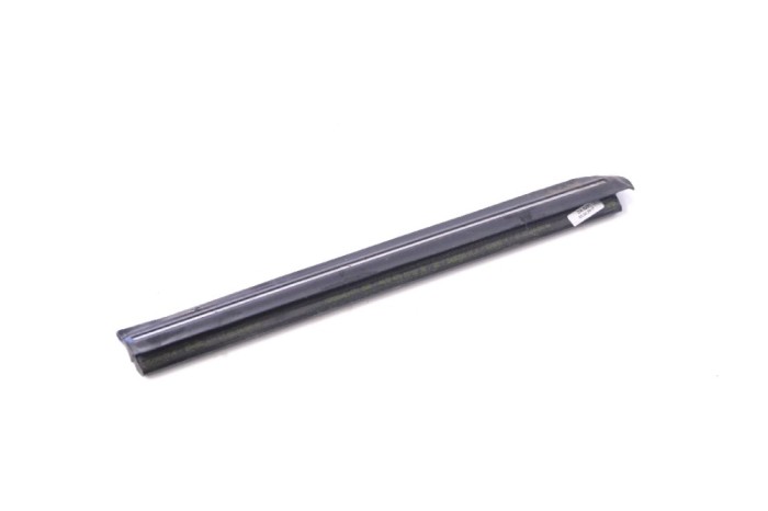 Chedar geam ușă st&acirc;nga spate MERCEDES-BENZ SLC R172 2017 OEM: A1726700102 11538551