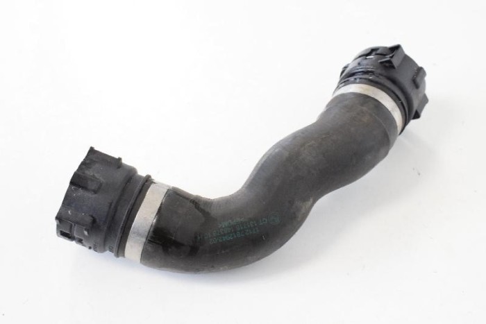 Furtun radiator răcire dreapta BMW 3 F30, F80 2015 OEM: 7812942 10022055