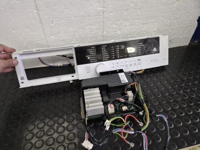 Placa electronica cu modul inverter masina de spalat Grundig GWN37430 model / R3