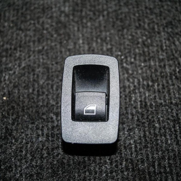 Buton geam ușă dreapta spate BMW 4 Gran Coupe F36 2015 OEM: 9208106 2473954