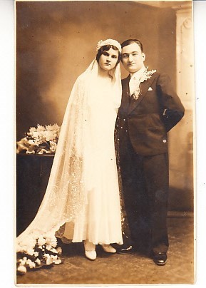 M1 F39 - FOTO - fotografie foarte veche - miri fericiti - anii 1930